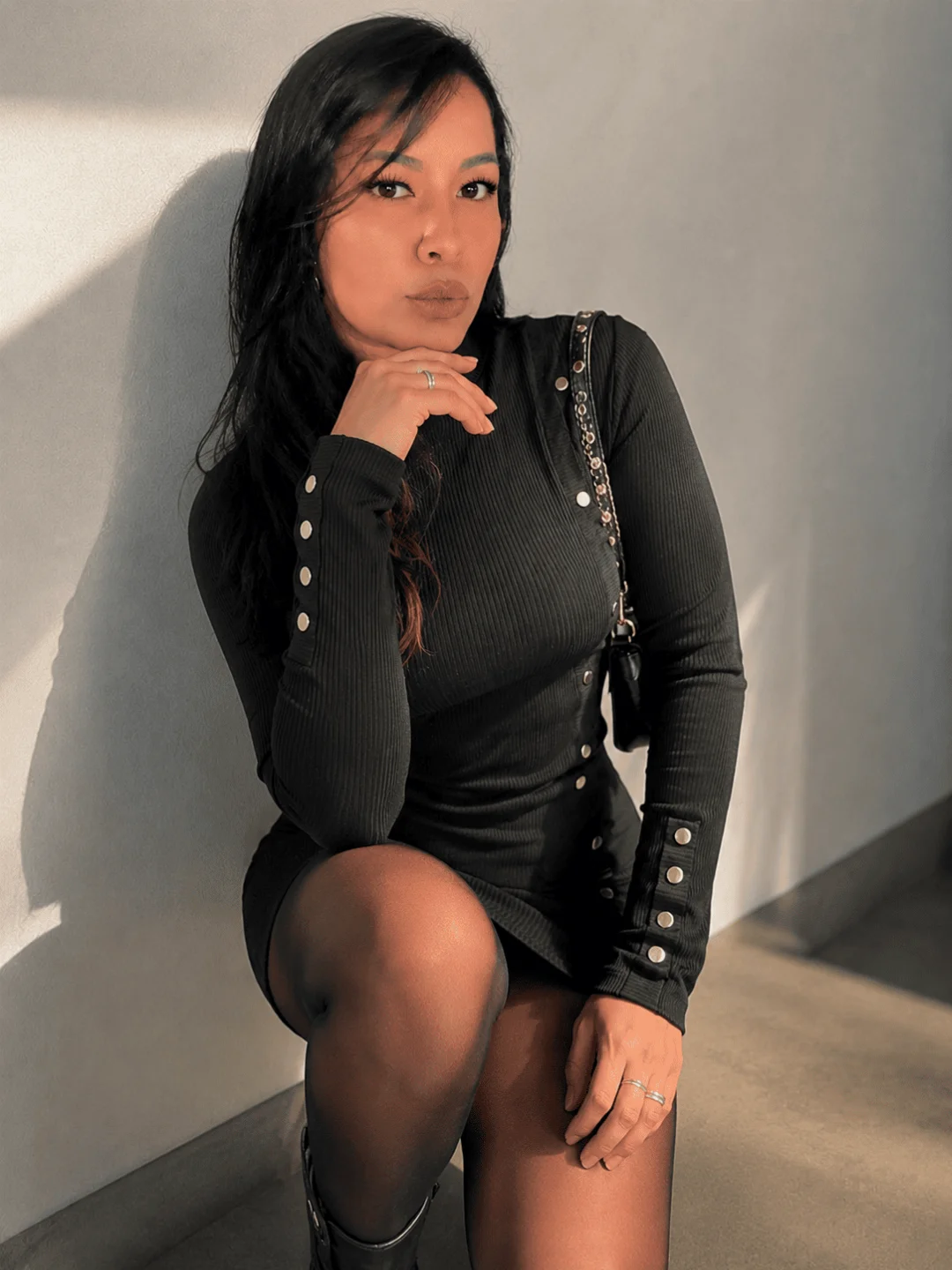 Vestido Canelado Premium Preto com Botões Dourados