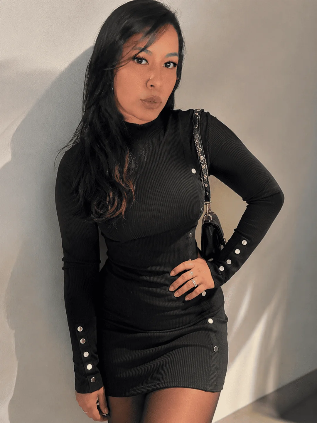 Vestido Canelado Premium Preto com Botões Dourados