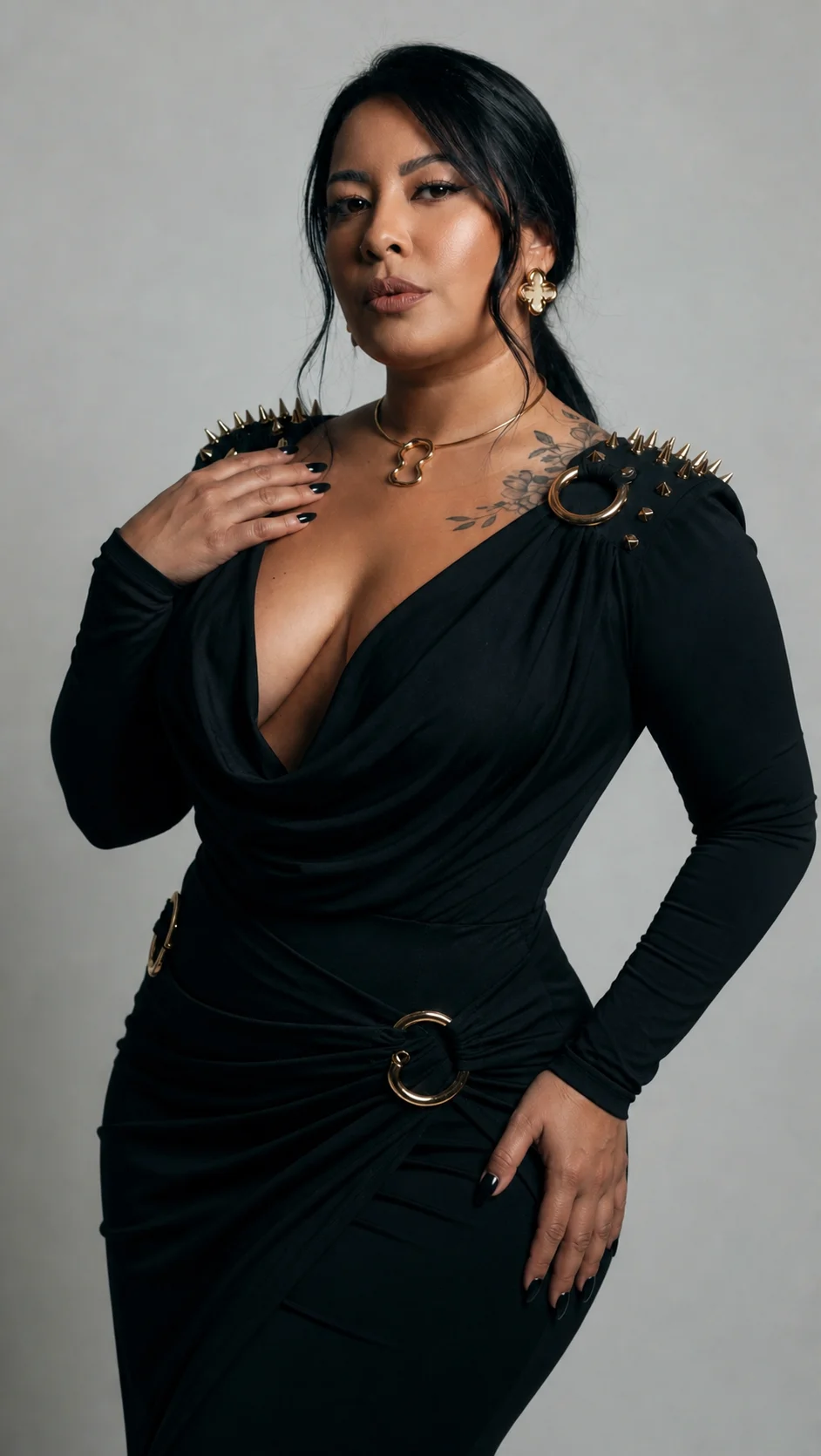 Vestido Preto Premium com Detalhes em Metal