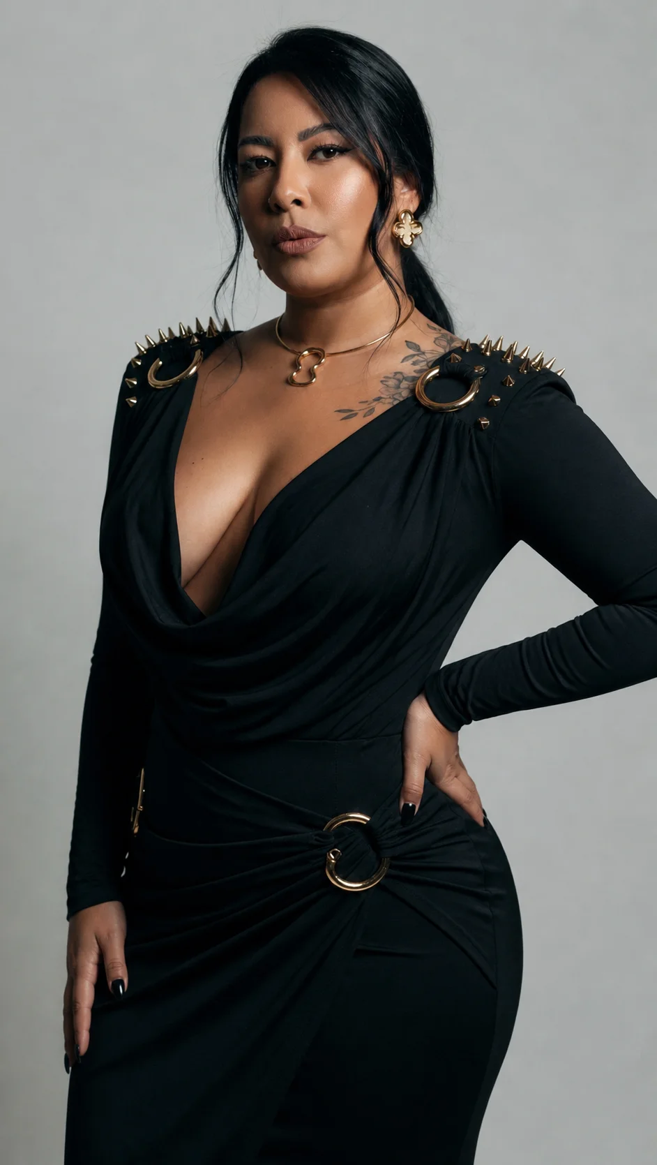 Vestido Preto Premium com Detalhes em Metal